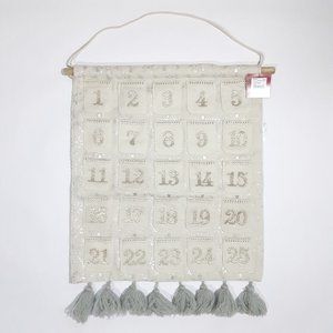 ST. NICHOLAS SQUARE CHRISTMAS ADVENT CALENDER CREAM/ SILVER WITH TASSELS! BNWT